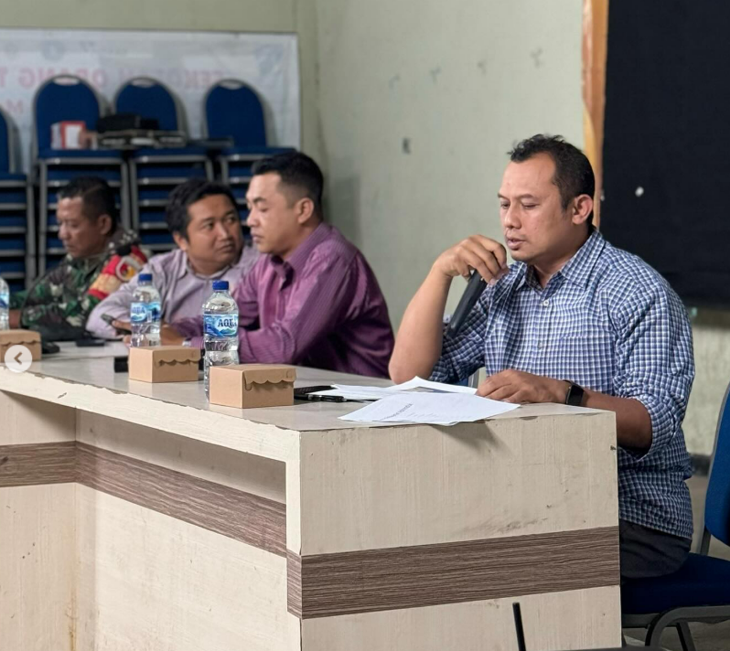 Penyuluhan Hukum di Kelurahan Semampir tentang Administrasi Kependudukan